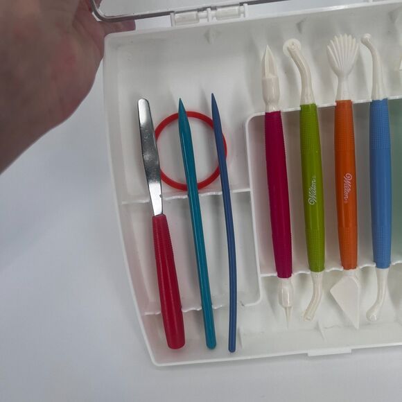 Wilton 10 Piece Fondant & Gum Paste Tool Set w/ Case Cake Decorating Sculpting - Picture 6 of 9